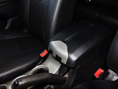 2012款 2.4L 手动 汽油四驱天窗版 5座