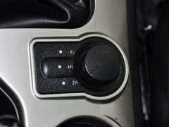 2012款 2.4L 手动 汽油四驱天窗版 5座