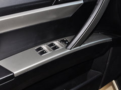 2012款 2.0L 手动 汽油两驱天窗版 5座