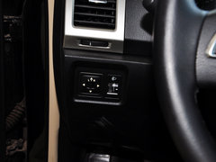 2012款 2.0L 手动 汽油两驱天窗版 5座
