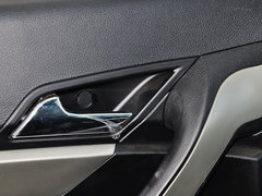 2012款 2.0L 手动 汽油两驱天窗版 5座