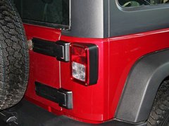 2013款 3.6L 撒哈拉两门版 4座