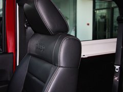 2013款 3.6L 撒哈拉两门版 4座