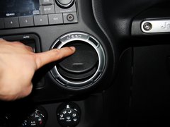 2013款 3.6L 撒哈拉两门版 4座