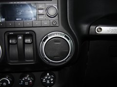 2013款 3.6L 撒哈拉两门版 4座