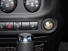2013款 3.6L 撒哈拉两门版 4座
