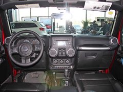 2013款 3.6L 撒哈拉两门版 4座