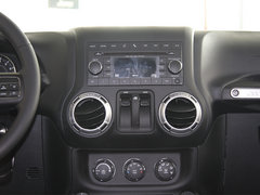 Jeep吉普  3.6L 自动 中控仪表台总特写