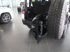 2013款 3.6L 撒哈拉两门版 4座