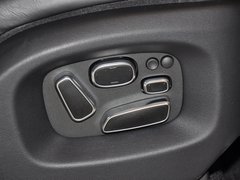 2013款 5.0L V8 NA Vogue SE 5座