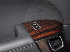 2013款 5.0L V8 NA Vogue SE 5座