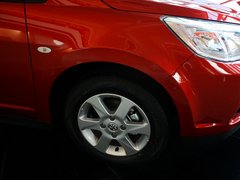 2012款 XL 1.6L 自动 尊贵版