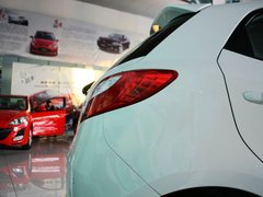 2012款 两厢 1.5L 自动 炫动豪华版