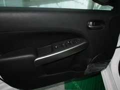 2012款 两厢 1.5L 自动 炫动豪华版
