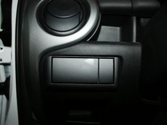 2012款 两厢 1.5L 自动 炫动豪华版