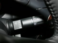 2012款 两厢 1.5L 自动 炫动豪华版