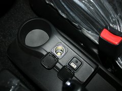 2012款 两厢 1.5L 自动 炫动豪华版