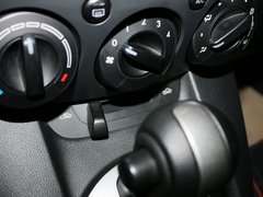 2012款 两厢 1.5L 自动 炫动豪华版