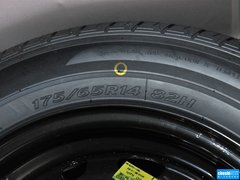 2012款 两厢 1.5L 自动 炫动豪华版