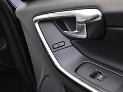 2013款 3.0T 自动 AWD舒适版 5座