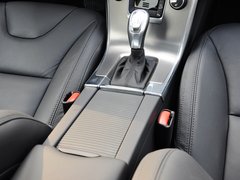 2013款 3.0T 自动 AWD舒适版 5座