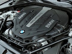 2013款 730Li 3.0L 领先型