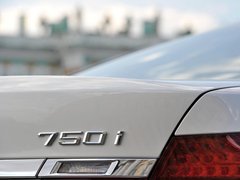 2013款 730Li 3.0L 领先型