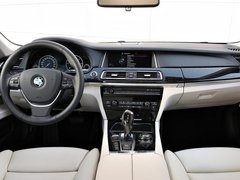 2013款 730Li 3.0L 领先型