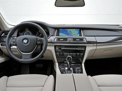 2013款 730Li 3.0L 领先型