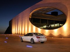 2013款 730Li 3.0L 领先型