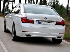 2013款 730Li 3.0L 领先型
