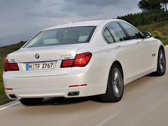 2013款 730Li 3.0L 领先型