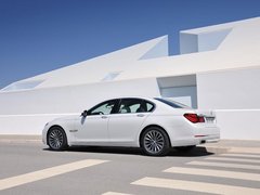 2013款 730Li 3.0L 领先型