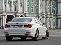 2013款 730Li 3.0L 领先型