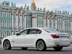 2013款 730Li 3.0L 领先型