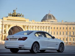 2013款 730Li 3.0L 领先型