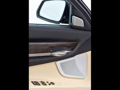 2013款 730Li 3.0L 领先型