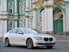 2013款 730Li 3.0L 领先型