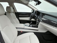 2013款 730Li 3.0L 领先型