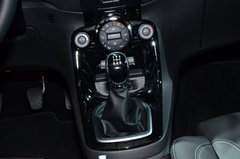2013款 1.6T 手动 三门两厢版 ST