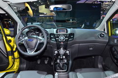 2013款 1.6T 手动 三门两厢版 ST