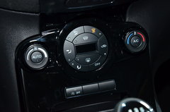 2013款 1.6T 手动 三门两厢版 ST