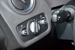 2013款 1.6T 手动 三门两厢版 ST