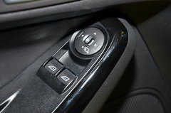 2013款 1.6T 手动 三门两厢版 ST