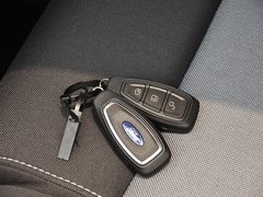2013款 1.6T 手动 三门两厢版 ST
