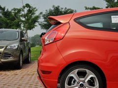 2013款 1.6T 手动 三门两厢版 ST