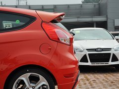 2013款 1.6T 手动 三门两厢版 ST