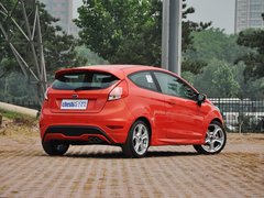 2013款 1.6T 手动 三门两厢版 ST