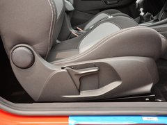 2013款 1.6T 手动 三门两厢版 ST