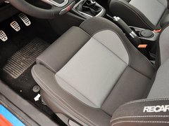 2013款 1.6T 手动 三门两厢版 ST